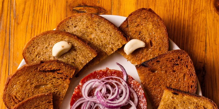 Tatarák s topinkami a pivem hned u výstaviště, dejte si 250 nebo 500 g