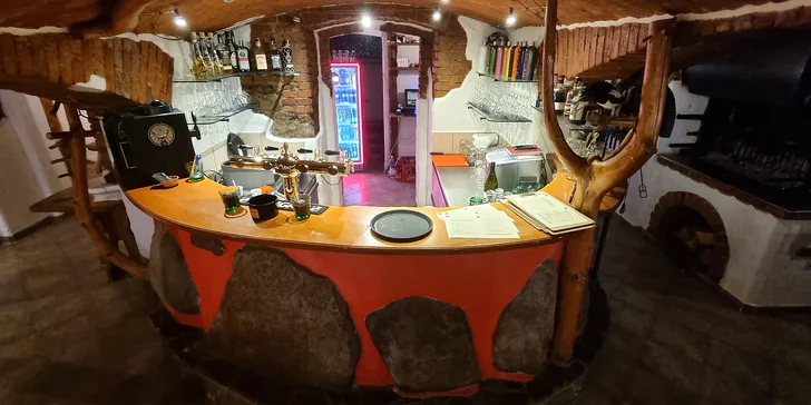 Vykostěné pečené vepřové koleno, chleba a pochutiny pro 1 nebo 2 osoby