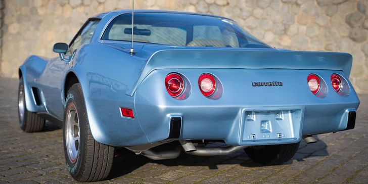 Jízda ve veteránské klasice Chevrolet Corvette V8 1979: na výběr 20, 40 či 50 minut řízení nebo spolujízdy