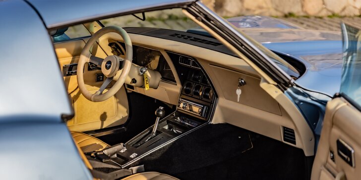 Jízda ve veteránské klasice Chevrolet Corvette V8 1979: na výběr 20, 40 či 50 minut řízení nebo spolujízdy