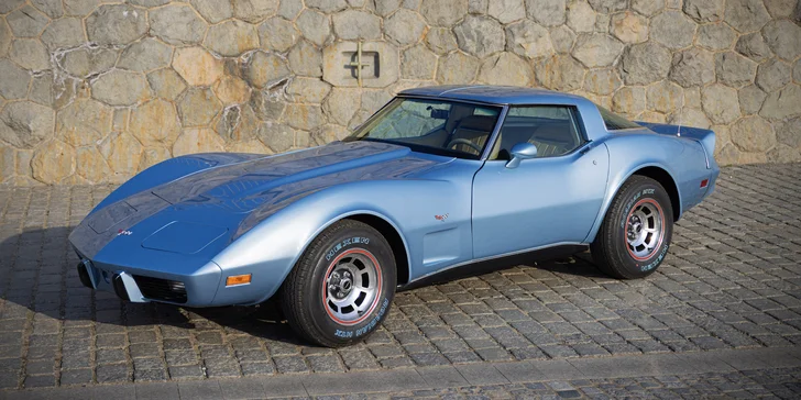 Jízda ve veteránské klasice Chevrolet Corvette V8 1979: na výběr 20, 40 či 50 minut řízení nebo spolujízdy