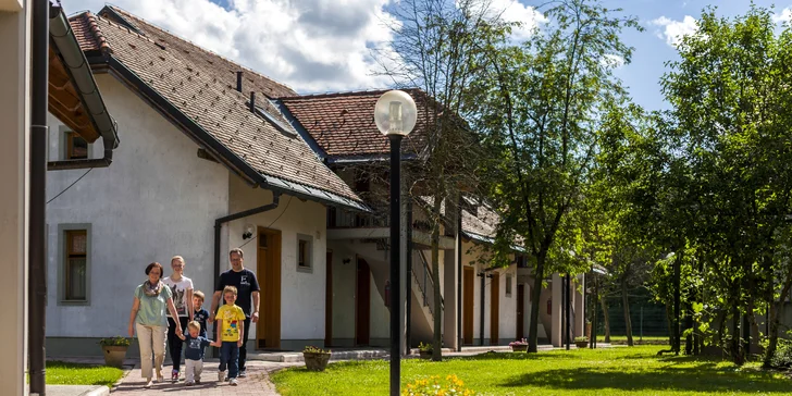 Rodinný relax ve slovinských termálech Terme Banovci: sauna, termální bazény i snídaně, 2 děti zdarma