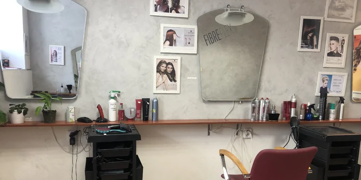 Dámský střih včetně regenerace a stylingu s možností barvení v Nuslích