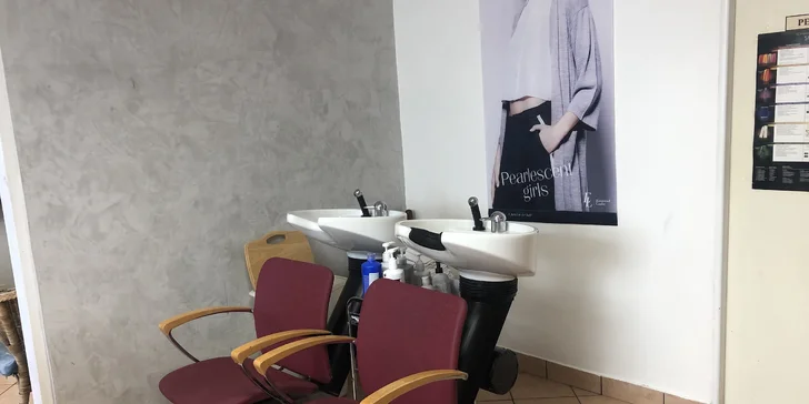 Dámský střih včetně regenerace a stylingu s možností barvení v Nuslích
