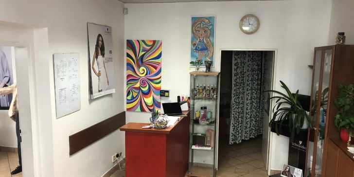 Dámský střih včetně regenerace a stylingu s možností barvení v Nuslích