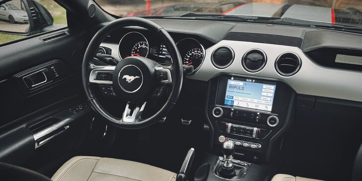 Unikátní zážitek: jízda ve vytuněném Fordu Mustang GT bez intsruktora i se spolujezdcem zdarma