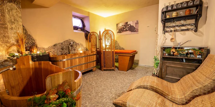 Privátní wellness: finská sauna s lahví prosecca nebo pivní či vinná lázeň
