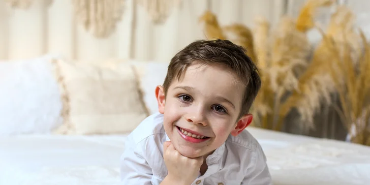 Profi focení: 5-10 upravených fotografií i hodinový pronájem ateliéru s možností fotografa