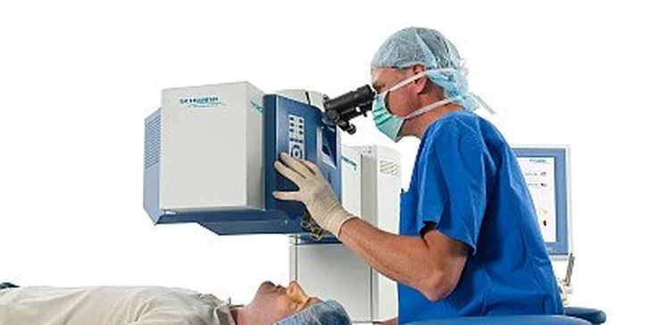 Laserová operace obou očí na klinice Meral