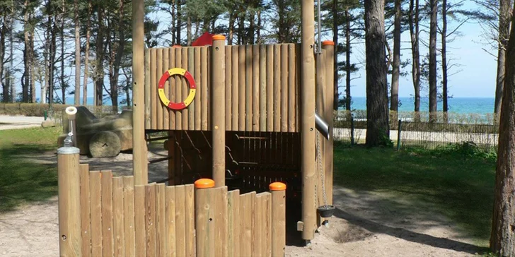 Dovolená na německé Rujáně: hotel u pláže, s bazénovým komplexem a hernou, snídaně či polopenze