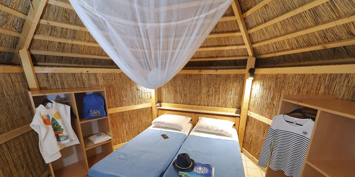 Super plážový resort v Pakoštane: ubytování v bungalovu, plná penze a spousta atrakcí zdarma