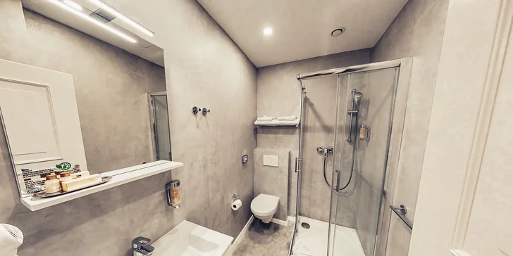 S láskou do Prahy: 4* hotel v centru, snídaně, láhev sektu i romanticky vyzdobený pokoj