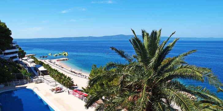 Pobyt v chorvatské Podgoře: hotel přímo u pláže, snídaně či polopenze, možnost 1 noci zdarma