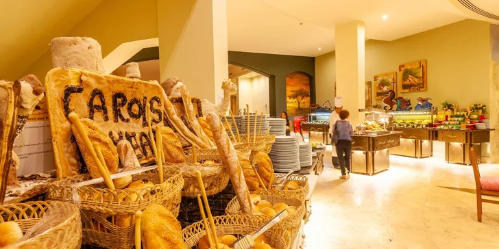 Letecky do Egypta: Hotel Carols Beau Rivage***** s all inclusive, dětský klub Čedog i animační programy