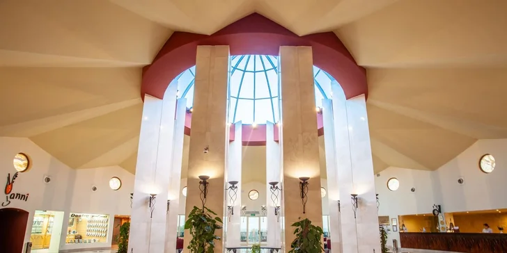 Letecky do Egypta: Hotel Carols Beau Rivage***** s all inclusive, dětský klub Čedog i animační programy