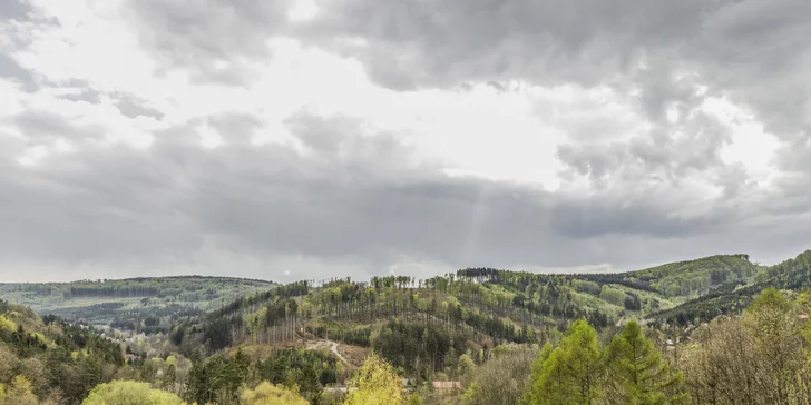 Střední Morava: snídaně, bazén, 90min. vstup do vířivky a sauny i lahev sektu