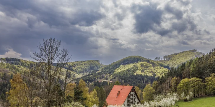 Střední Morava: snídaně, bazén, 90min. vstup do vířivky a sauny i lahev sektu