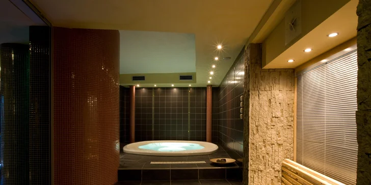 Morava: snídaně, vnitřní bazén i 90min. vstup do wellness s lahví sektu