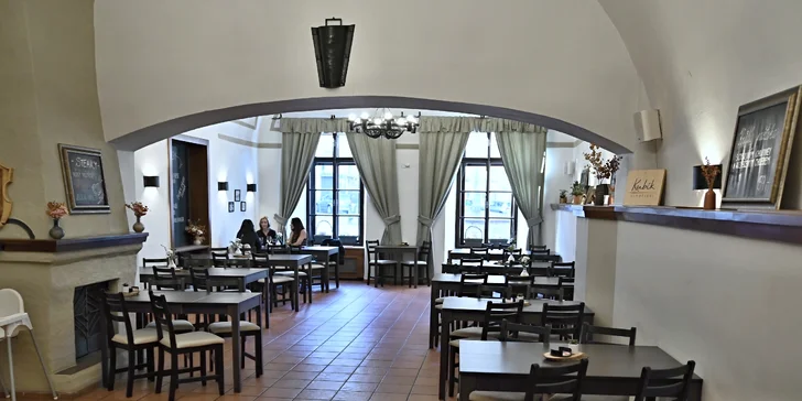 Druhou verzí pak bude burger s grilovanou plackou ze tří druhů sýrů. 