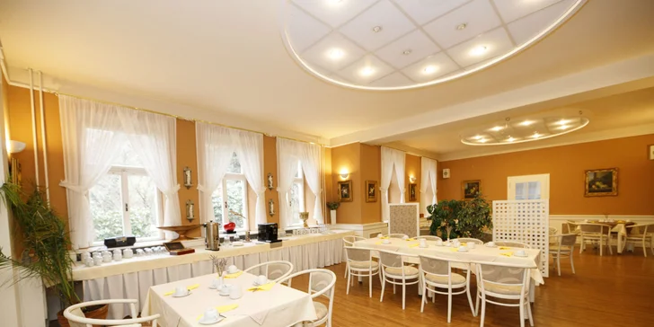 Romantický pobyt se snídaní a hodinou privátního wellness v zámečku na Čeladné