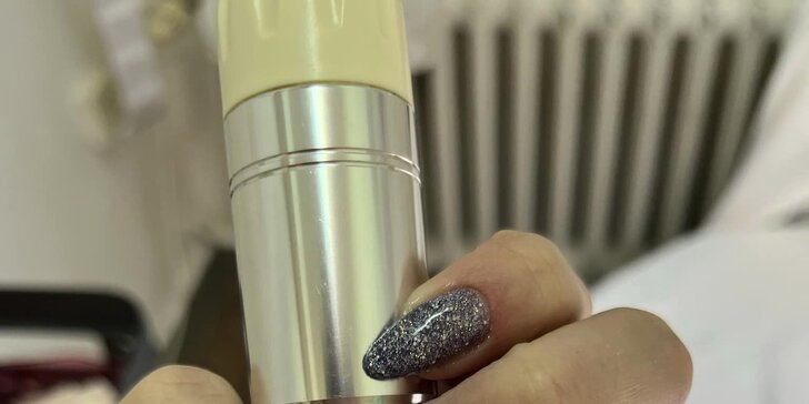 Dokonalé nehty: manikúra s P-Shine, lakování gel lakem nebo modeláží nehtů