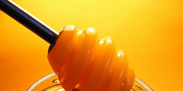 Detoxikační medová masáž zad a šíje včetně medového zábalu 60 minut