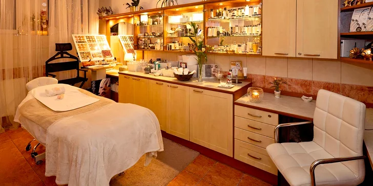 Proměna, s níž rozkvetete: make-up, sestřih, kosmetika i lehké občerstvení