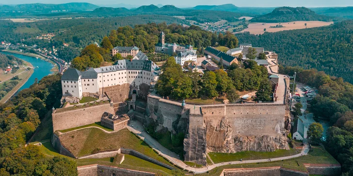 Z Prahy na hrad Königstein a do lázeňského města Kurort Rathen, podvečerní plavba lodí, večere a průvodce po celý den