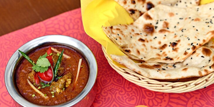 Indické menu s dezertem nebo i nápojem: butter chicken, kuřecí tikka masala i vegetariánské speciality