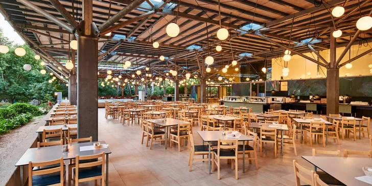 Super plážový resort v Pakoštane: ubytování v bungalovu, plná penze a spousta atrakcí zdarma