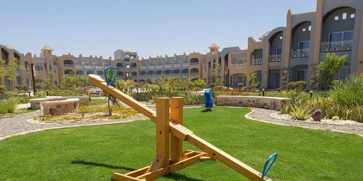Letecky do Egypta: Hotel Lazuli and Resort***** s vlastní pláží, bazény i aquaparkem, all inclusive v ceně