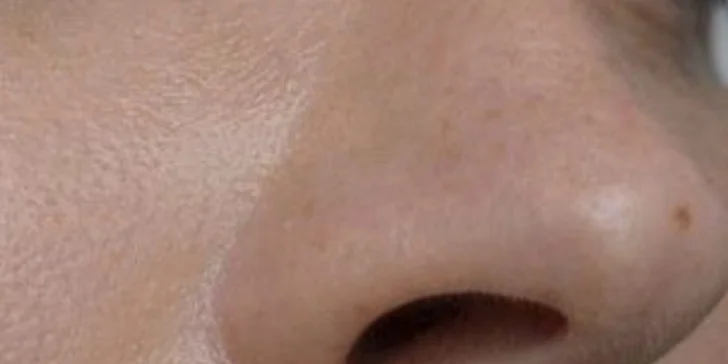 Stále upravená: permanentní make-up metodou pudrového obočí či linky a akvarelové rty