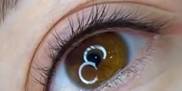 Stále upravená: permanentní make-up metodou pudrového obočí či linky a akvarelové rty