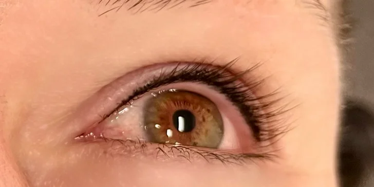 Stále upravená: permanentní make-up metodou pudrového obočí či linky a akvarelové rty
