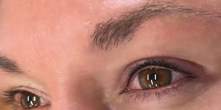 Stále upravená: permanentní make-up metodou pudrového obočí či linky a akvarelové rty
