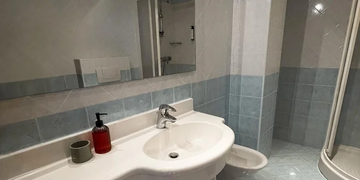 Lago di Garda: 4* hotel s bazénem a panoramatickou terasou hned u jezera, polopenze v ceně