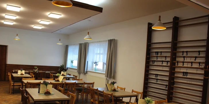 Miniřízečky, smažené sýry, jalapeño papričky s čedarem a další dobroty pro 2 osoby