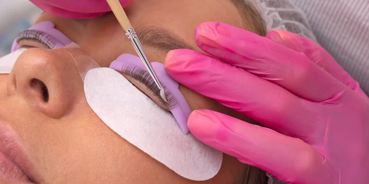 Laminace obočí i lash lifting: užívejte si stále upravený vzhled bez práce