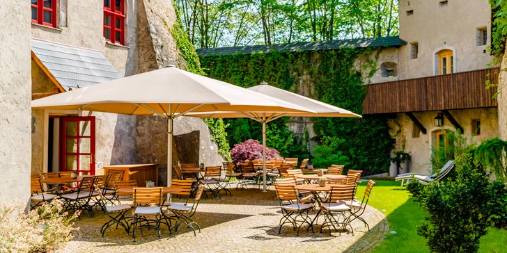 Zámecký hotel v Rakousku: snídaně, termální lázně a karta na atrakce se slevou