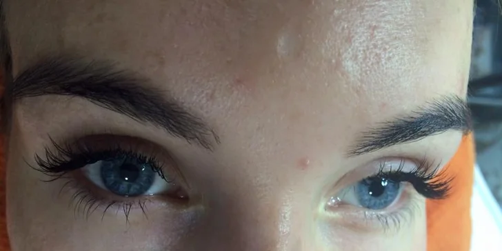 Prodloužení řas metodou řasa na řasu nebo lash lifting vč. barvení a výživy