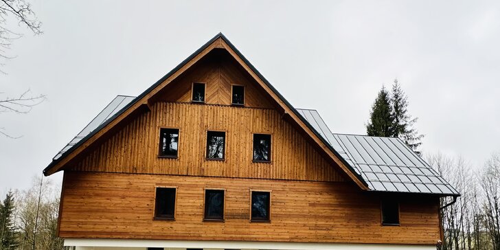 Zbrusu nové apartmány v Jizerských horách: pobyt bez stravy i se snídaní a privátní vířivkou či saunou