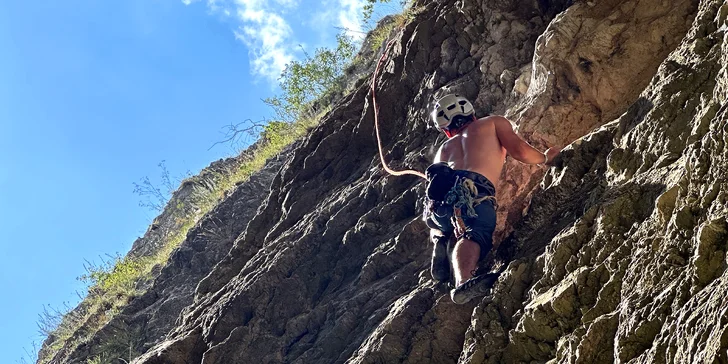 Lezecké kurzy na skalách pro začátečníky i mírně pokročilé: ČR i Slovensko