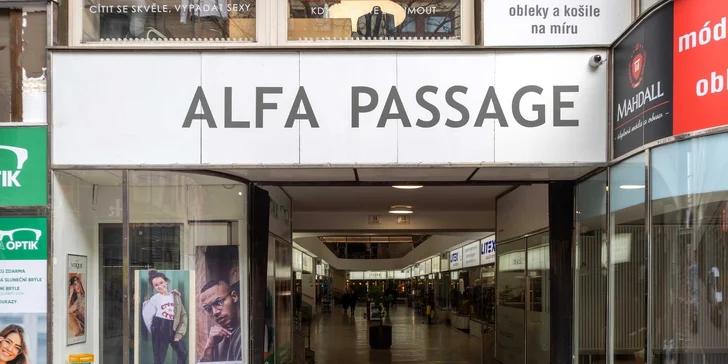 Péče pro krásné nehty: manikúra nebo pedikúra s gel lakem v salonu v centru Brna