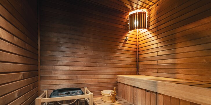 Tříchodová večeře a privátní sauna nebo venkovní horká vana pro 2 osoby