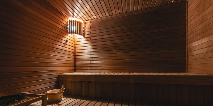 Tříchodová večeře a privátní sauna nebo venkovní horká vana pro 2 osoby