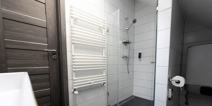 Pobyt v centru maďarského Egeru: hotel 4 minutky pěšky od náměstí Dobó István, lahvinka vína