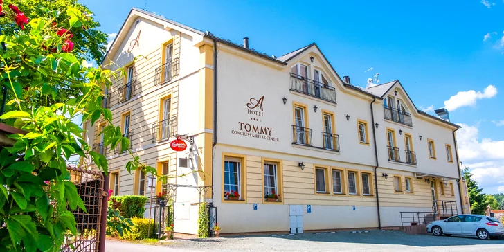 Pobyt nedaleko Adršpašských skal v pokoji Economy nebo Superior se snídaní a wellness