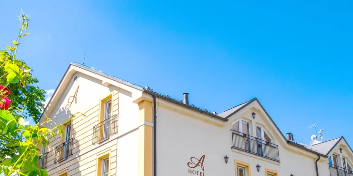 Pobyt nedaleko Adršpašských skal v pokoji Economy nebo Superior se snídaní a wellness