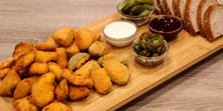 Miniřízečky, smažené sýry, jalapeño papričky s čedarem a další dobroty pro 2 osoby