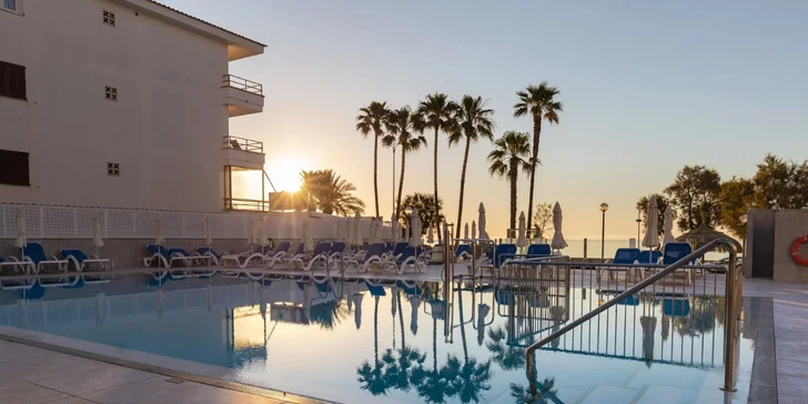 Letecky na Mallorcu: 3* hotel přímo u písčité pláže s all inclusive v ceně